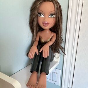 Big Bratz Yasmin - funky fashion makeover